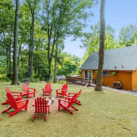 Quaint Loft Cabin W Hot Tub, Firepit, Deck & Grill Hedgesville Exterior foto